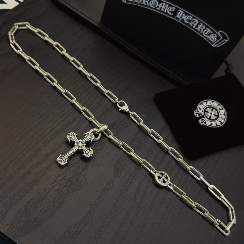 Ch*0me He**ts necklaces